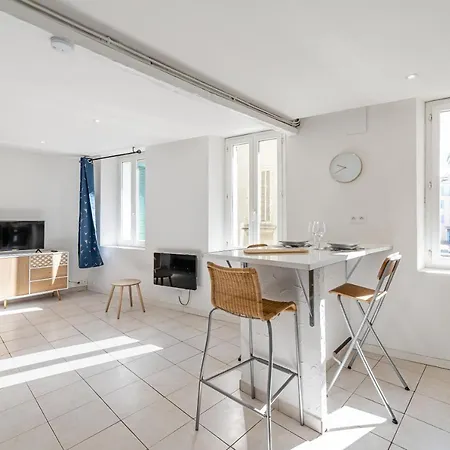 Apartment Grand Studio Moderne Au 1er * 2mn A Pied Du Port *