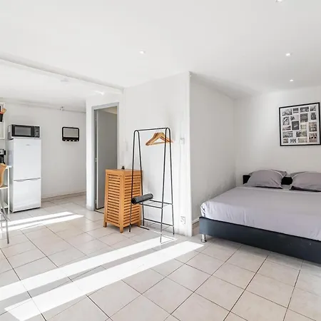 Apartment Grand Studio Moderne Au 1er * 2mn A Pied Du Port La Seyne-sur-Mer